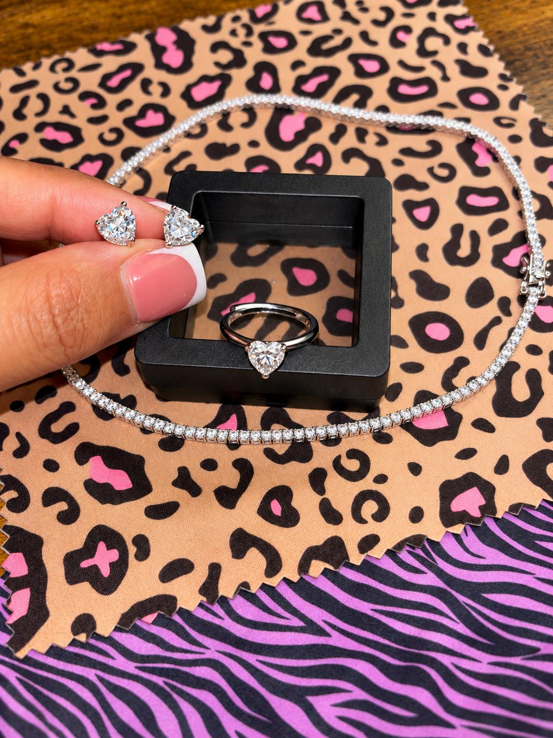 Ofelia’s luxury moissanite jewelry set